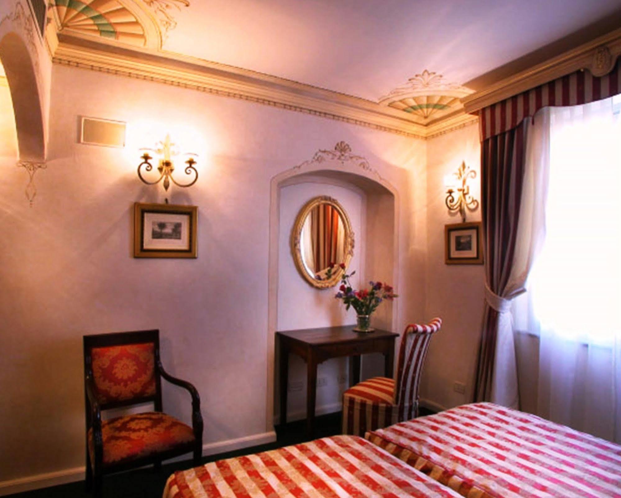 Hotel Relais Dell'Orologio Pisa Rum bild